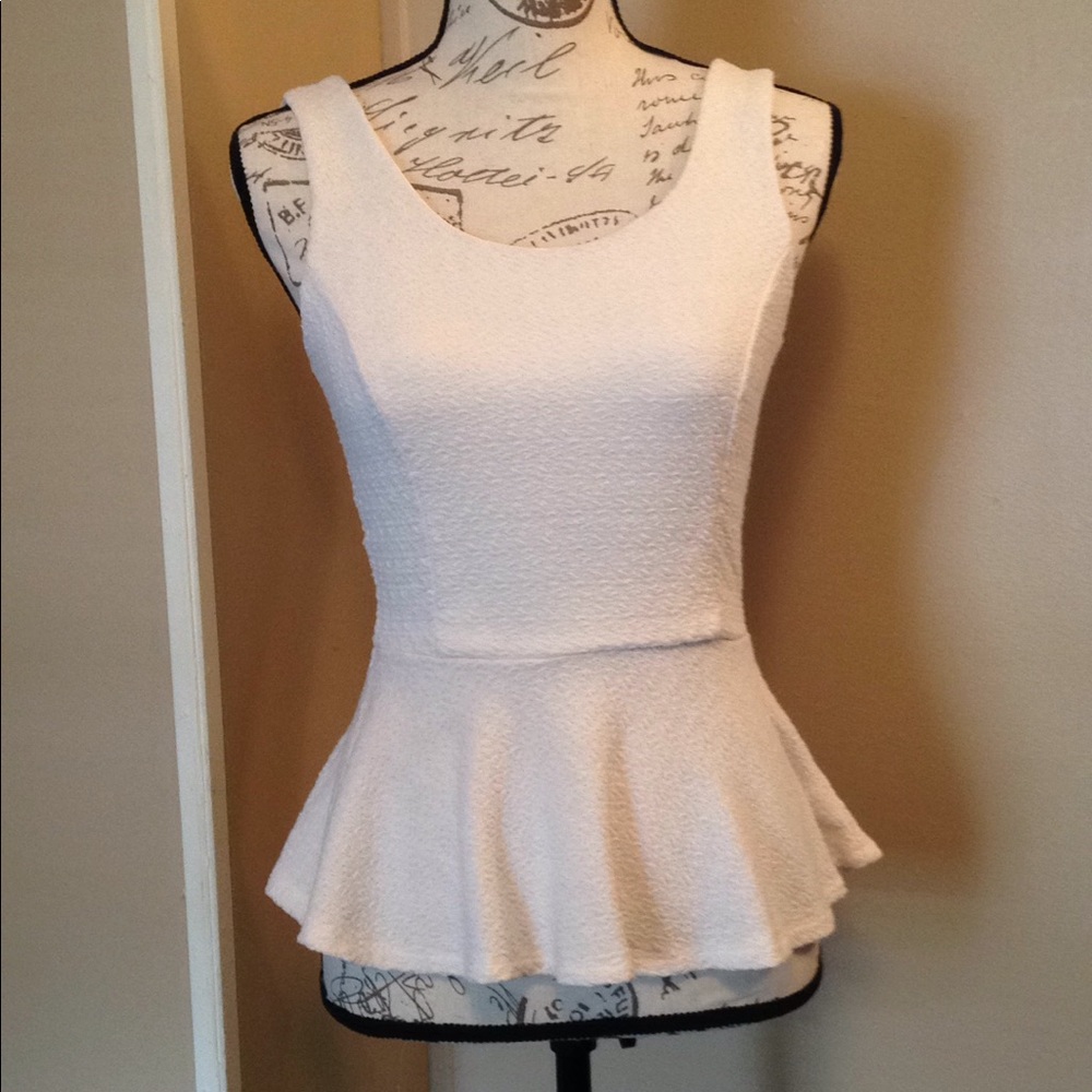 Finn&Clover White M Sleevless Peplum Top
